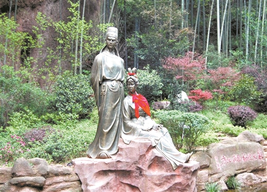 青年苏东坡和王弗雕塑。.jpg