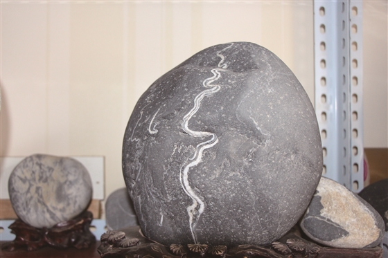 绕永康藏品“清泉石上流”。.jpg